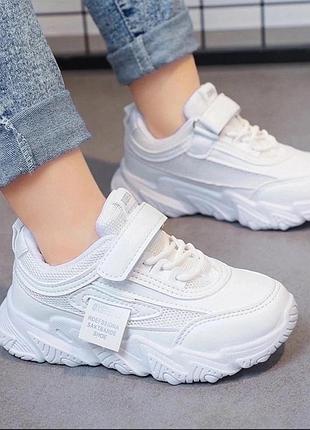 Детские белые кроссовки на девочку