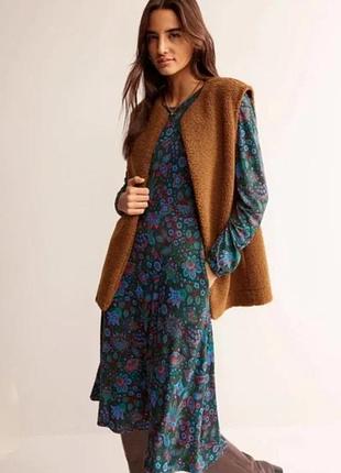 Трикотажна сукня міді boden натуральний склад віскоза зеленого кольору розмір 12/м