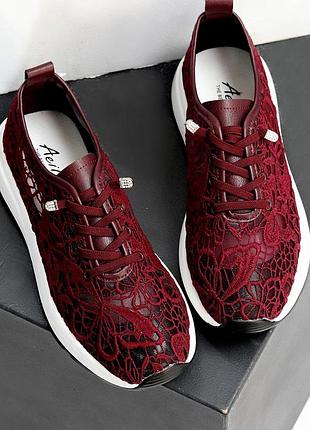 Кроссовки женские