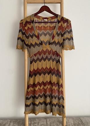 Стильна сукенка з поясом