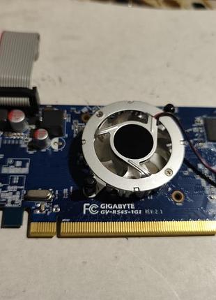 Відеокарта з активним охолодженням gigabyte gv-r 5450 1bgb/64bit.ідеальний стан.