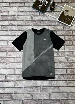 Футболка nike rise 365 future fast