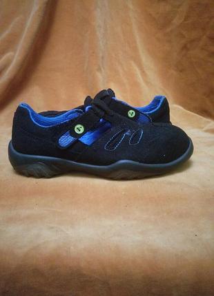 Кросівки кросівки