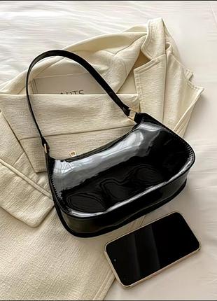 Черная лаковая сумка-багет на плечо