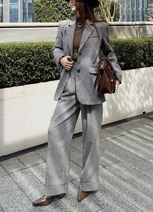 Костюм жіночий