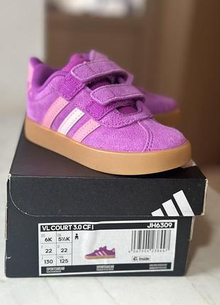 Дитячі кросівки бренду adidas нові