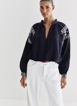 Короткая рубашка с вышивкой