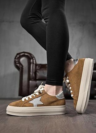 Кроссовки женские