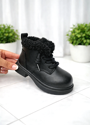 Черевики дитячі демі чорні на шнурках, замочку,дуже легенькі,гнучкі,м'які,з супінатором,на плюші,демі