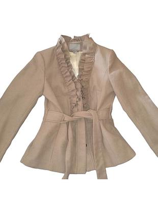 Коротке класичне вовняне пальто жакет h&m з воланами, з жабо / бежеве півпальто з поясом баскою coquette с, м розмір