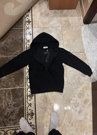 Чорне худі stone island у розмірі m
