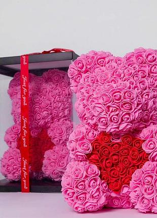 Мишка из роз розовый с красным сердцем в лапках 40 см. в подарочной коробке.