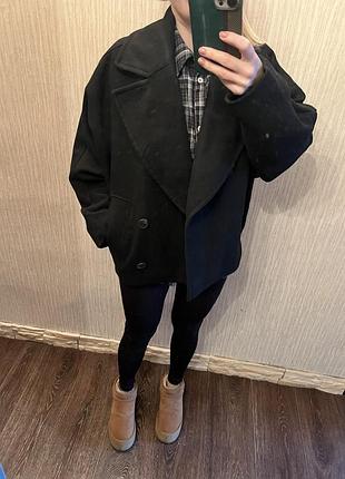 Нове вкорочене пальто pull&bear