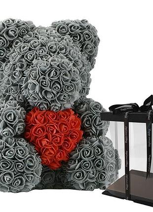 Мишка из роз серий с красным сердцем в лапках 40 см. в подарочной коробке.