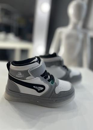 Кросівки демі світяться w-niko