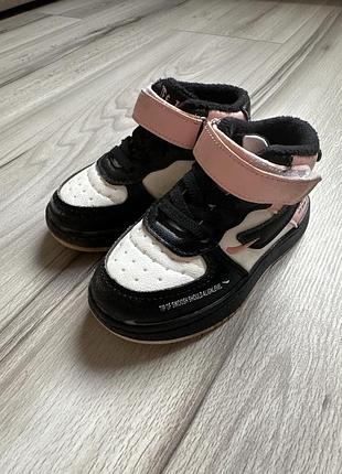 Кросівки на байці.