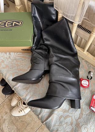 Чоботи нові guess