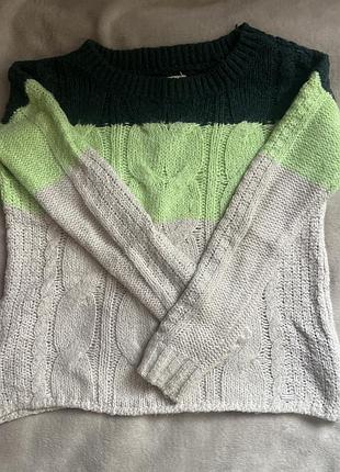 Стильний в’язаний светр