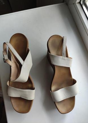 Босоножки женские