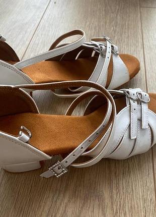 Бальні туфлі для дівчинки 7-9 років 2