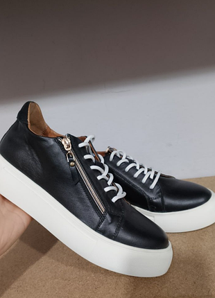 Кожаные черные кеды женские