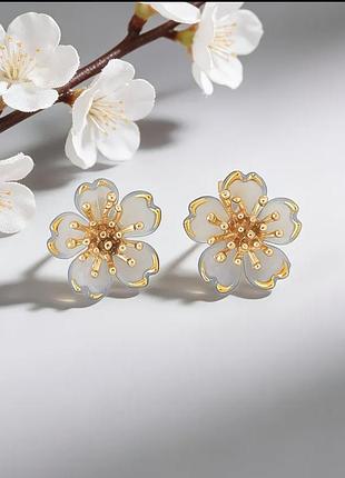 Ніжність сакури: вишукані кліпси з золотистим напиленням 🌸