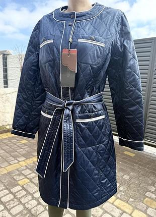 Плащ жіночий .