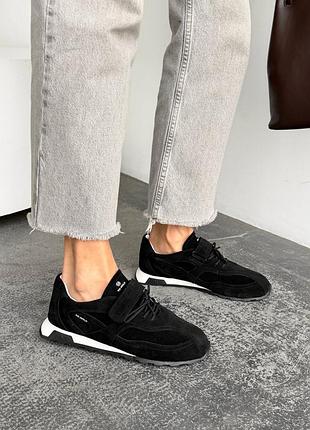 Жіночі кросівки