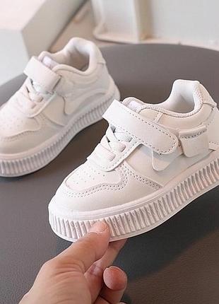 Дитячі білі кросівки для діток