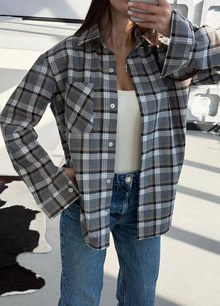 Жіноча сорочка у клітинку