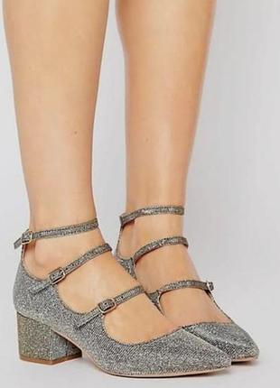 Блискучі туфлі у стилі мері джейн на стійких підборах