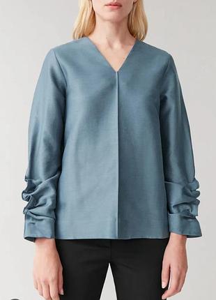 Брендовий топ із зібраними рукавами cos