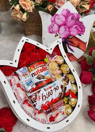 Подарочный набор маме на 8 марта бокс со сладостями и мыльными розами оригинальный подарок для женщины
