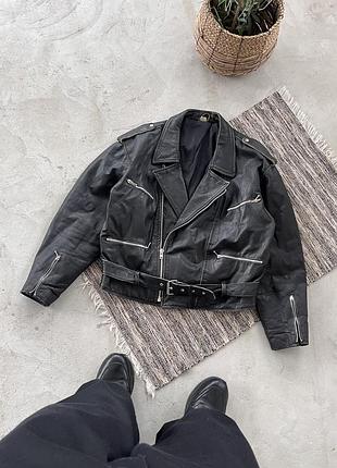 Вінтажна чорна шкіряна укорочена косуха мото куртка в потертому стилі harley davidson