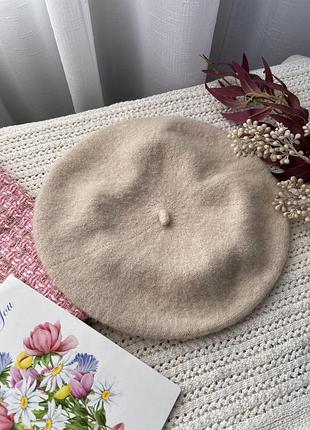 Класичний берет фетровий бежевий у французькому стилі