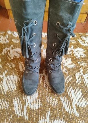 Чоботи жіночі замшеві.