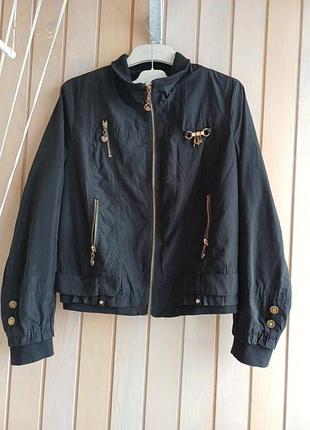 Черная куртка ветровка бомбер