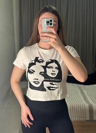 Вкорочена футболка