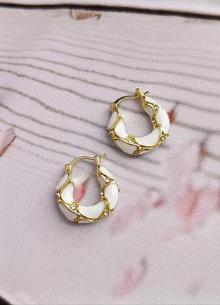 Романтические белые серьги кольца