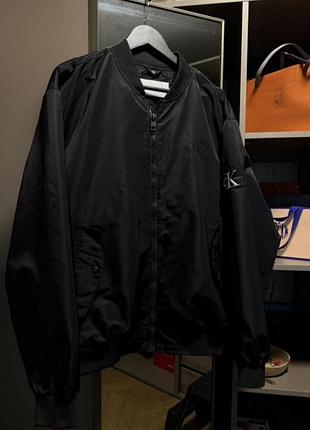 Демісезонна куртка утеплений бомбер calvin klein