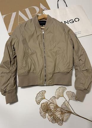 Бомбер куртка