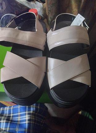 Новые босоножки на широкую ножку