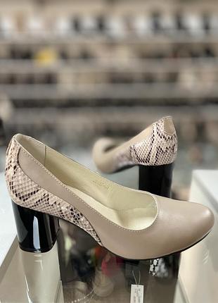 Туфлі човники шкіряні