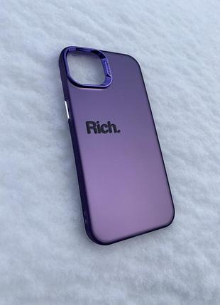 Чехол для lphone 13 з переливом фіолетово-рожевого кольору, з надписом rich-багатий.