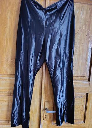 Брюки женские, блестящие, большие, в идеальном состоянии.