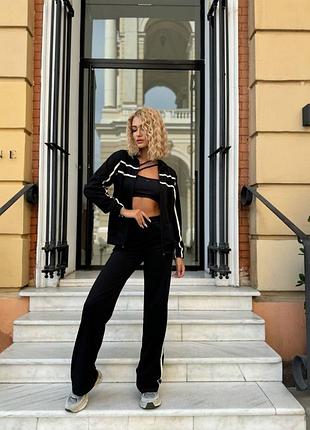 Легкий спортивний костюм