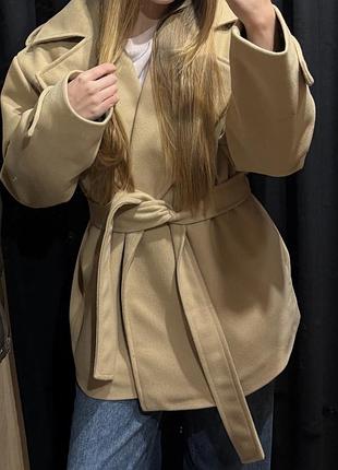 Трендове укорочене пальто