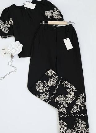 Лляний комплект з вишивкою