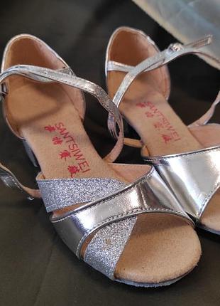 Детские танцевальные босоножки. танцевальные туфли для девочки.