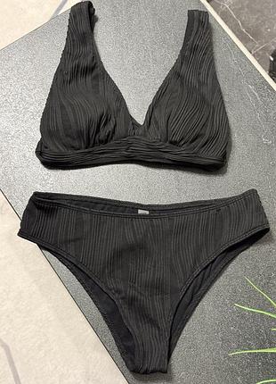 Чорний купальник